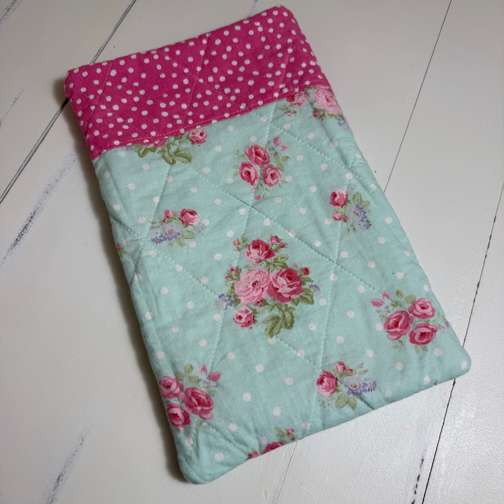 Reversible padded tablet iPad laptop sleeve